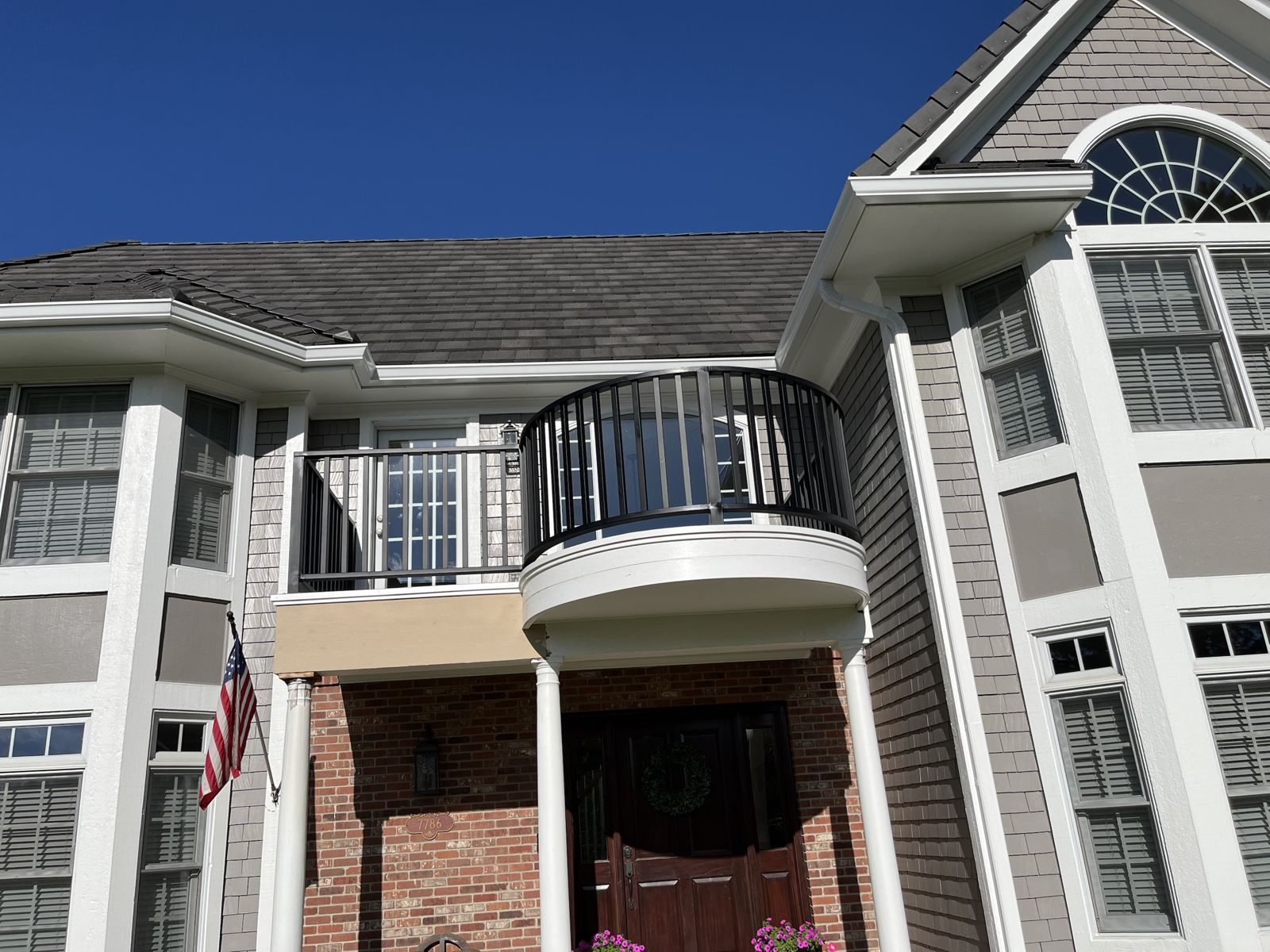 Curved railing
